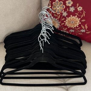 Black Velvet Hangers, 20 pieces, organize your closet with matching hangers